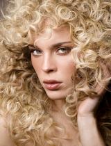  Blonde Curly Hairstyle by Great Lengths