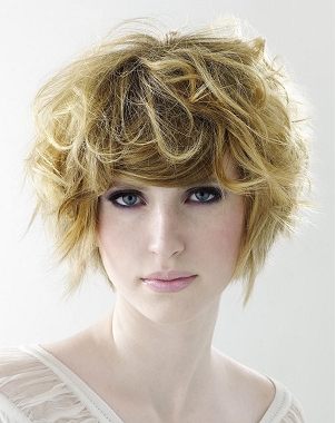 A medium blonde straight coloured shaggy messy hairstyle by Eric Stipa